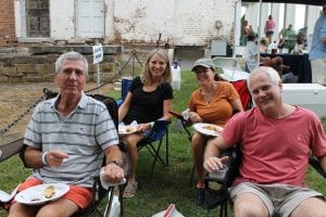 Searcy and Tammy Wildes and Jeff and Laurie Bromley