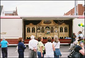 Shopping at the Main Street Festival in downtown Franklin, TN, enjoy arts and crafts, vendors, entertainment, great food & drink, and fun for the entire family in historic downtown Franklin. 
