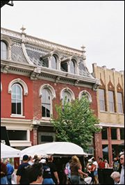 Street shopping at the Main Street Festival in downtown Franklin, TN, enjoy arts and crafts, vendors, entertainment, great food & drink, and fun for the entire family in historic downtown Franklin. 