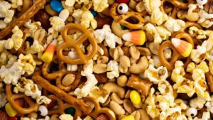 Thanksgiving Blessing Mix, an activity for families and children, this simple recipe is great for young kids or families to assemble together, talking about memories or sharing thoughts of personal thankfulness while doing so.