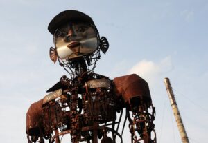 Kris Nethercutt is the artist that sculpted Rusty Mechanism,” the 20-foot-tall, metal man outside of The Factory at Franklin, an industrial complex that’s been transformed into a shopping and dining destination.