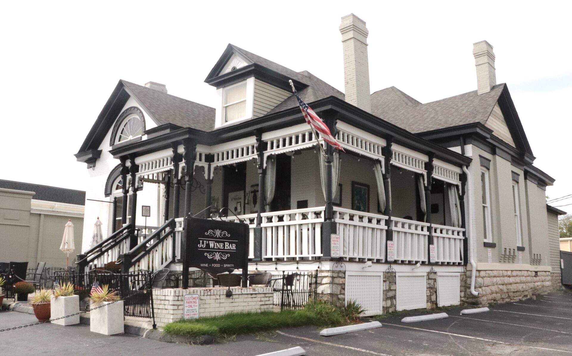 JJ's Wine Bar Downtown Franklin, Tenn.