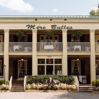 Exterior of Mere Bulles restaurant and events in Brentwood, Tennessee.