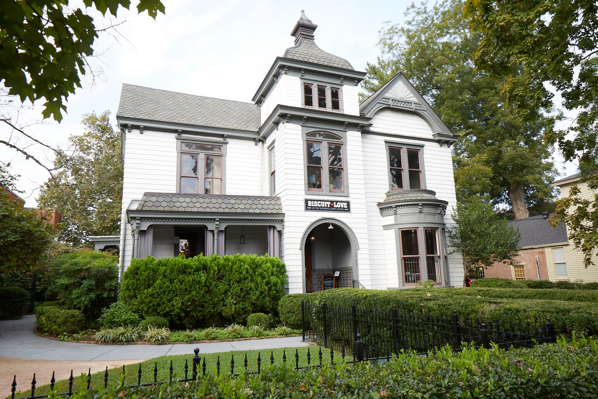 biscuit love corn house