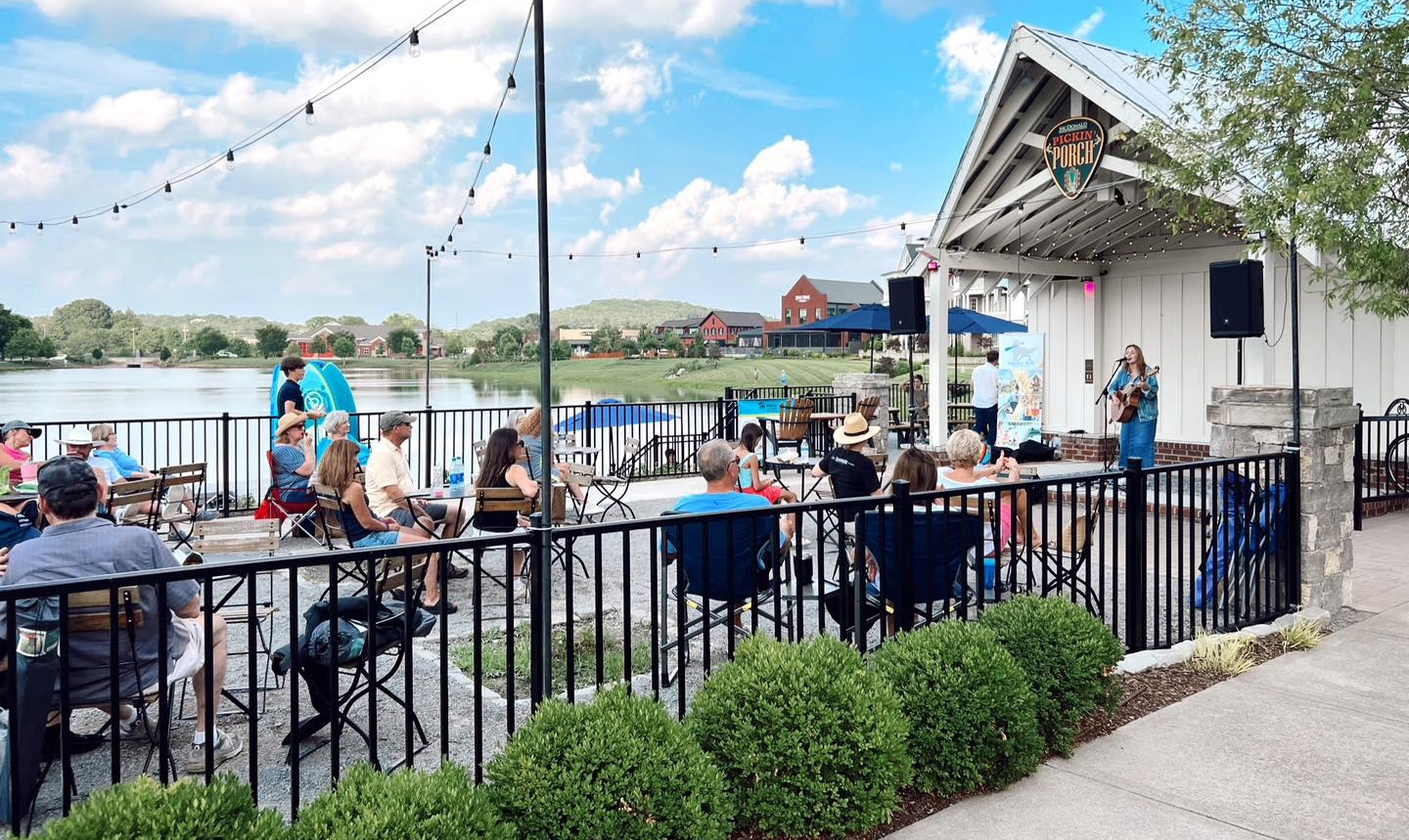 Paddle Dog Outdoor Dining Franklin TN