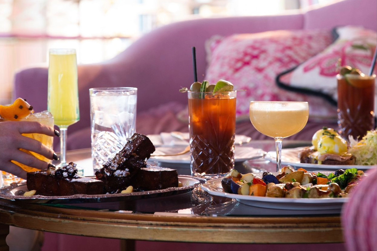 White Limozeen Nashville restaurant rooftop drinks and bites for date night.