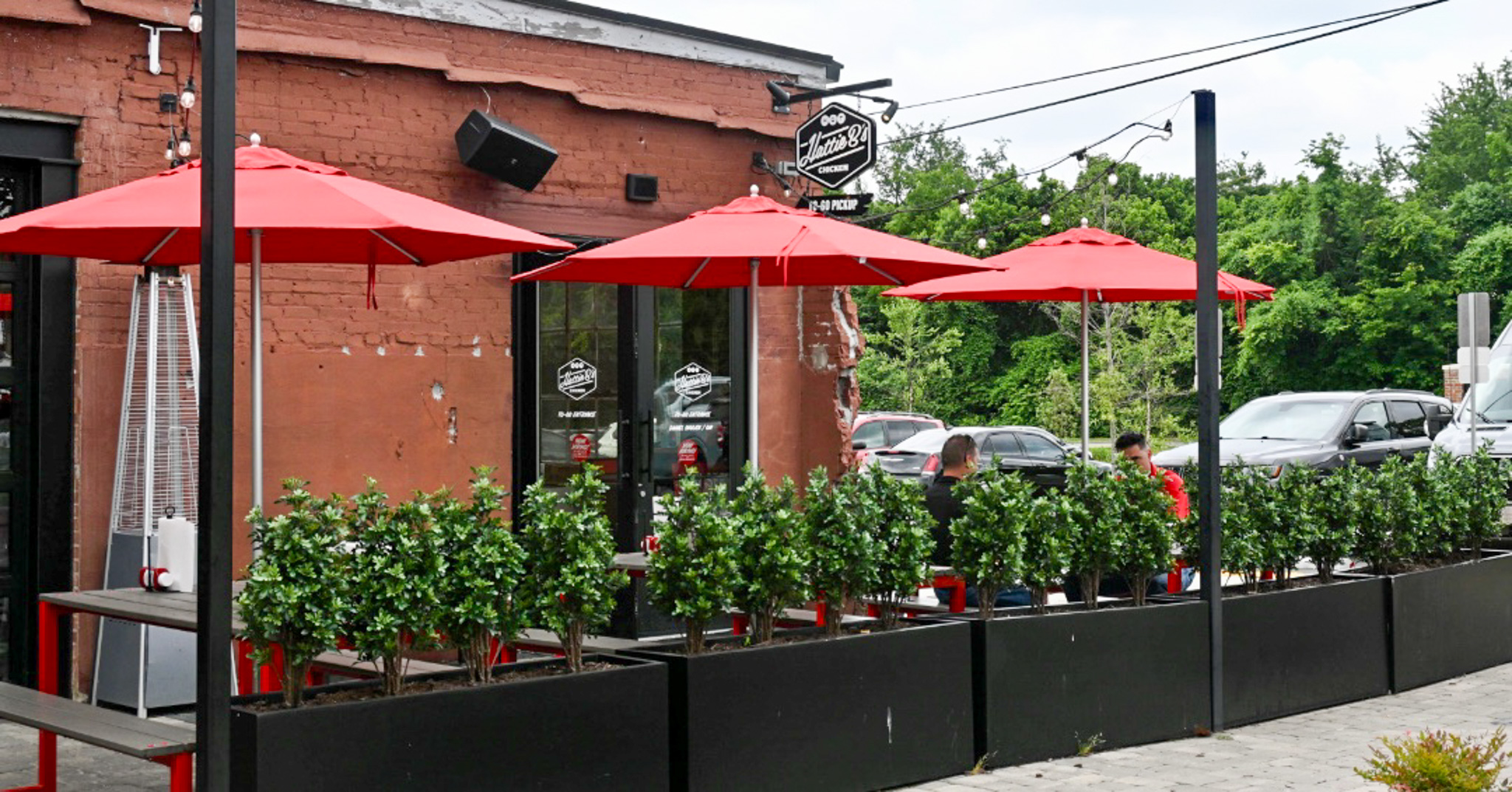 Outdoor Dining in Franklin, TN., at The Factory at Franklin at Hattie B’s.