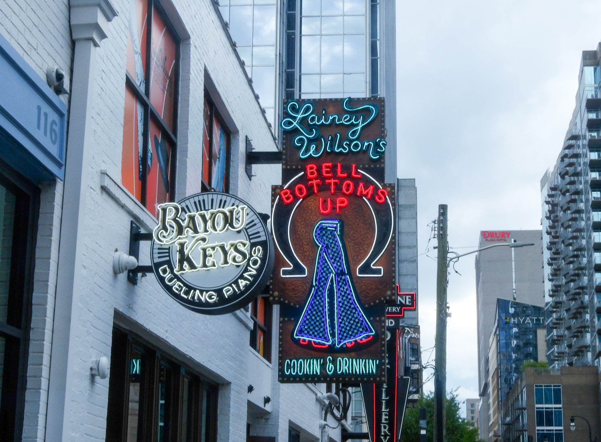 Broadway-Nashville-TN-Honky-Tonks-Bell-Bottoms-Up.