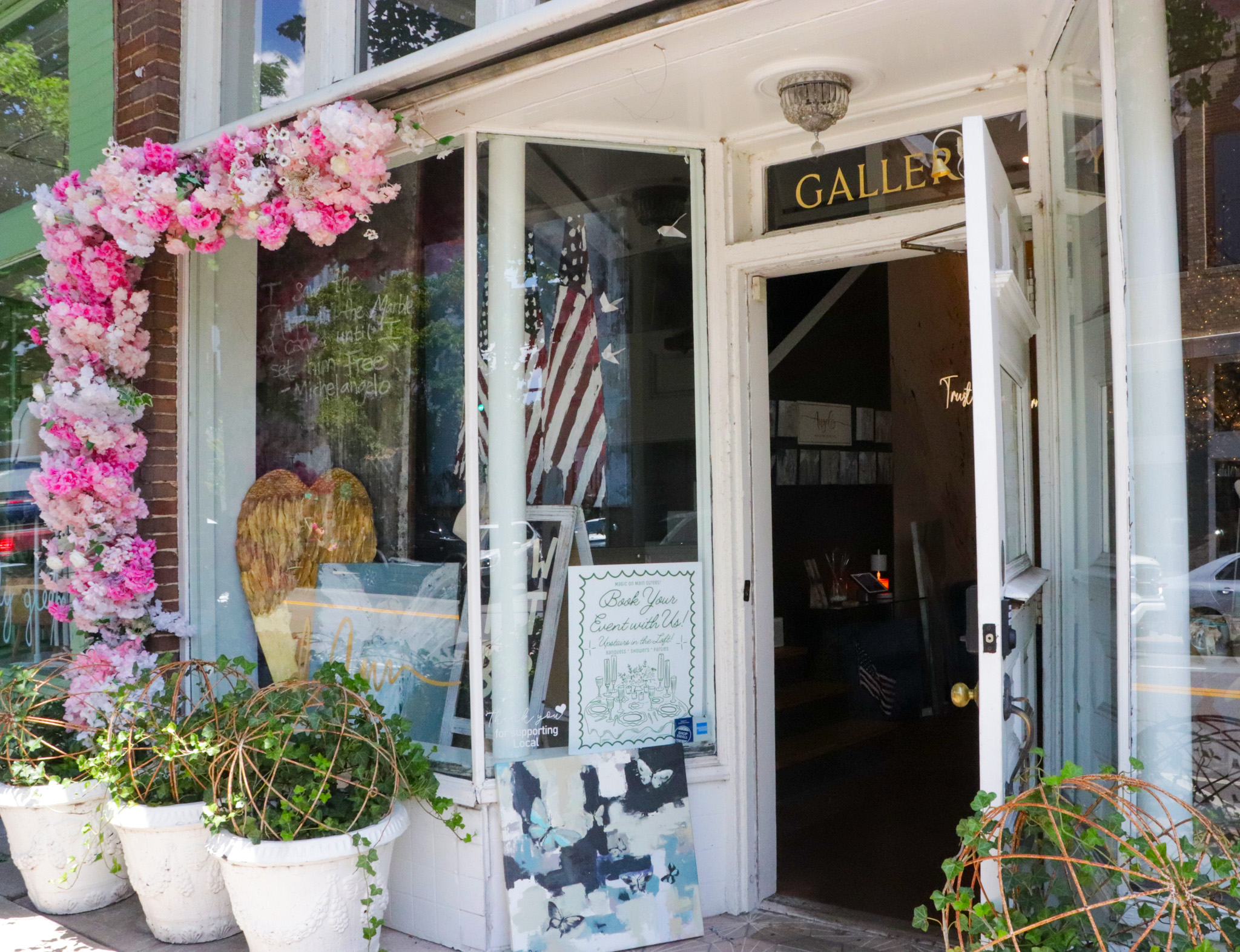 Peeking inside DeAnn Art Gallery, located in Franklin, Tennessee. 