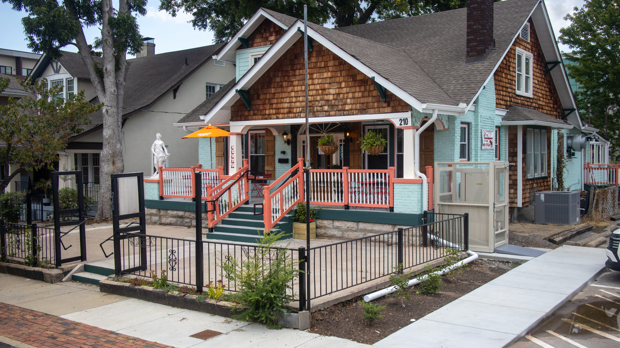 Verna Café & Bar in Nashville, TN, exterior image.