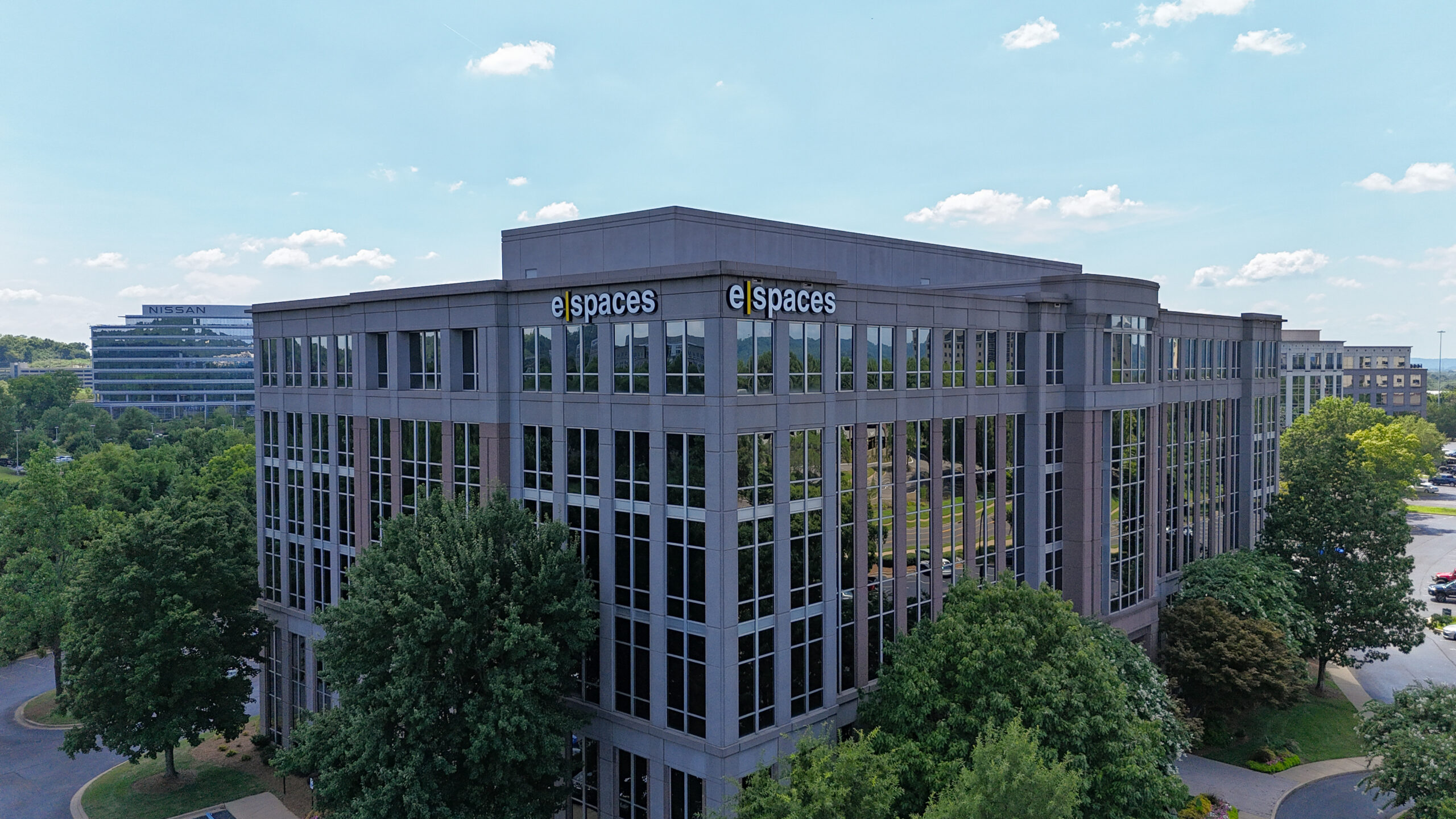 espaces in Cool Spring, Franklin, Tenn., offers 23,000 square feet of flexible workspace with 360-degree views of Williamson County with modern, flexible offices and suites, collaborative workspaces, meeting rooms and tech-enriched amenities in one of Middle Tennessee's most sought-after business addresses. The location has 31 private offices,12 executive suites, and a variety of meeting rooms that can accommodate up to 20 people.