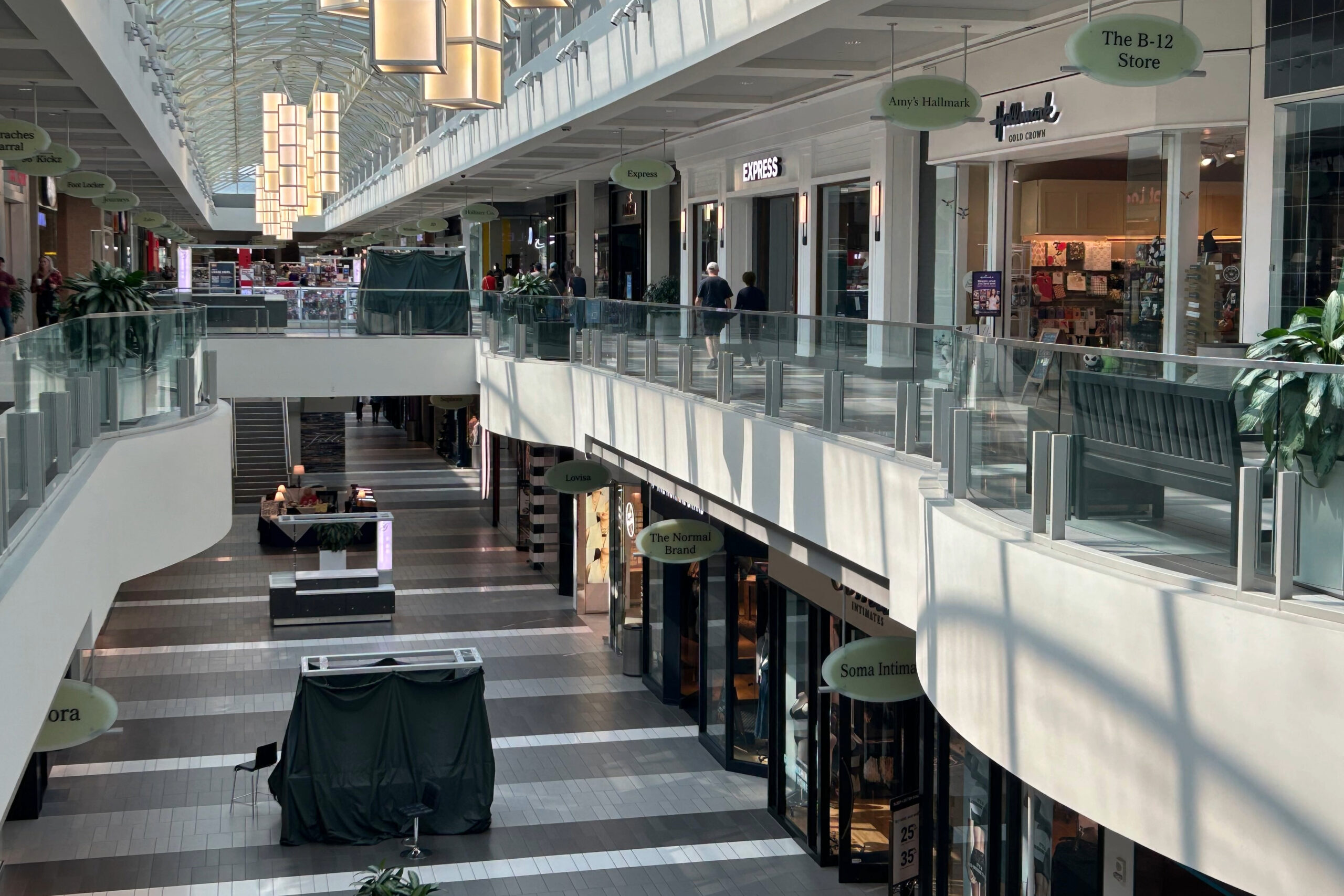 Stores at CoolSprings Galleria Mall in Franklin, TN., women’s and men’s clothing, boutiques, kids clothing, shoe stores, home decor and more.