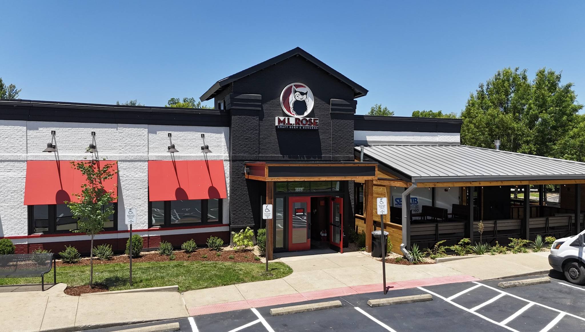 M.L.Rose Craft Beer & Burgers - Franklin