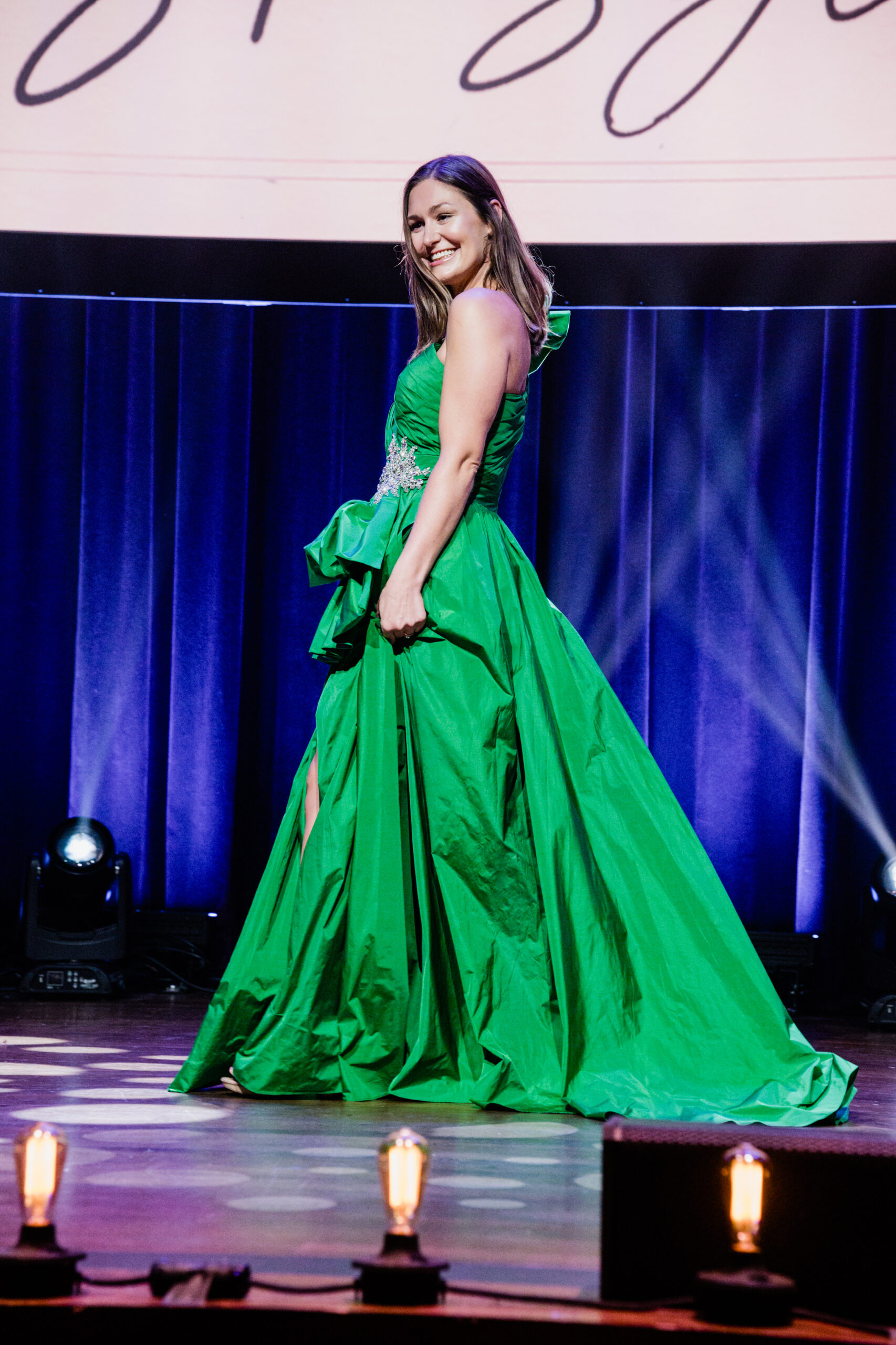 Sips | Style | Steps Event Franklin, TN_The Clothes Tree emerald gown. Cunningham Family Portrait for Stroll Belle Meade Magazine in Nashville, TN on Wednesday, Aug. 20, 2025. (Photo/Kris Rae Orlowski)